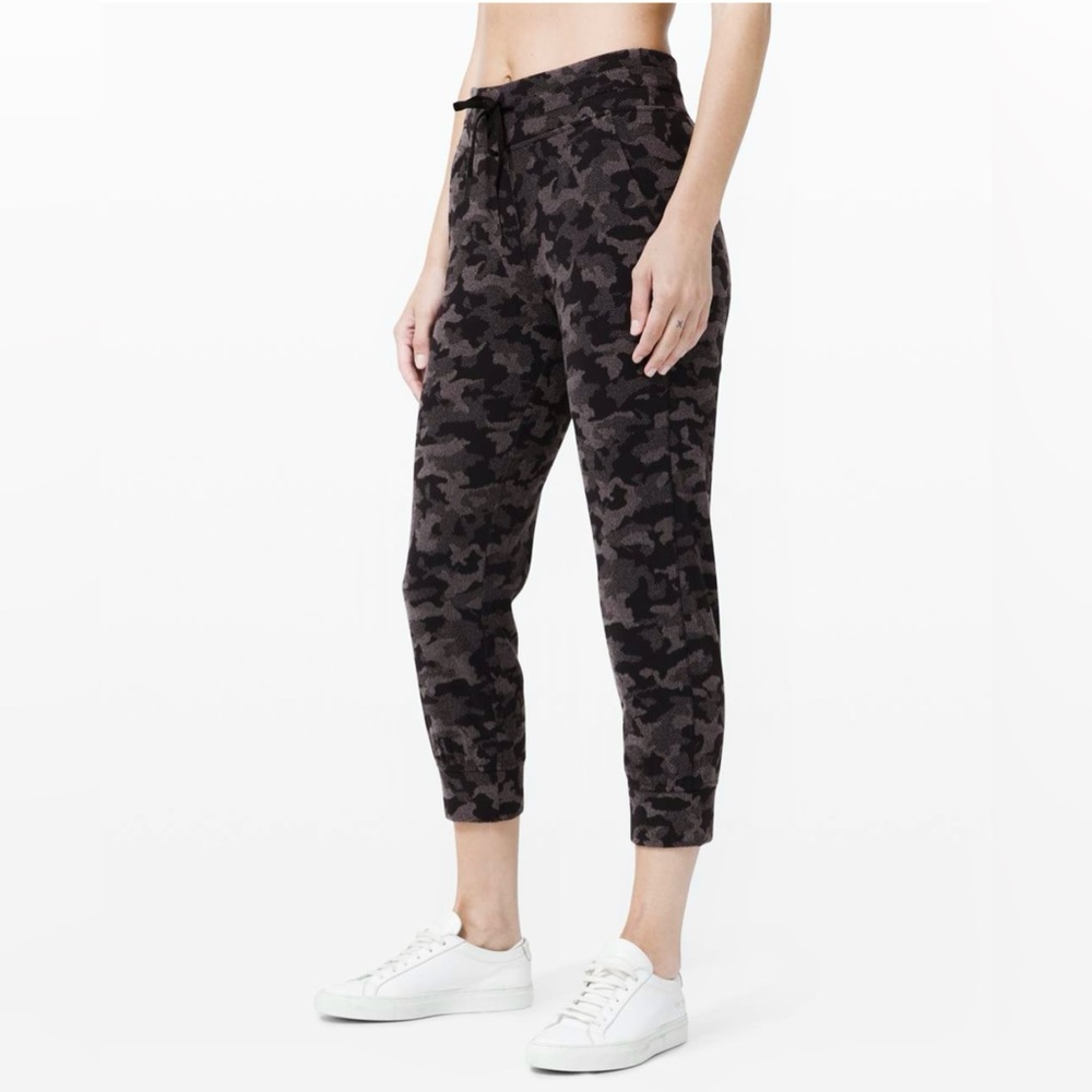 Lululemon Ready to Rulu Jogger Crop in Heritage Camo, Size 10